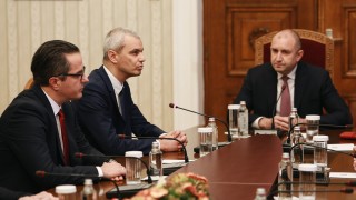 Президентът Румен Радев и ПГ Възраждане имат разминавания по темата