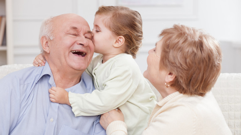 Защо внуците трябва да са често с бабите и дядовците
