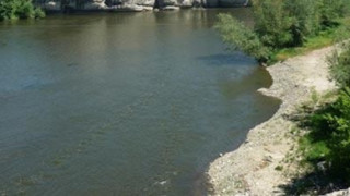 12-годишно дете се удари в река Искър 