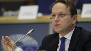 ЕС подканя за по-бързи преговорите с Албания и С.Македония