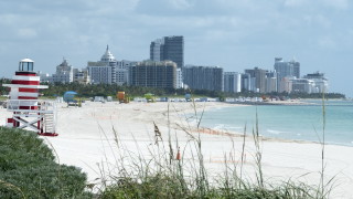 В продължение на няколко часа в понеделник плитките води край