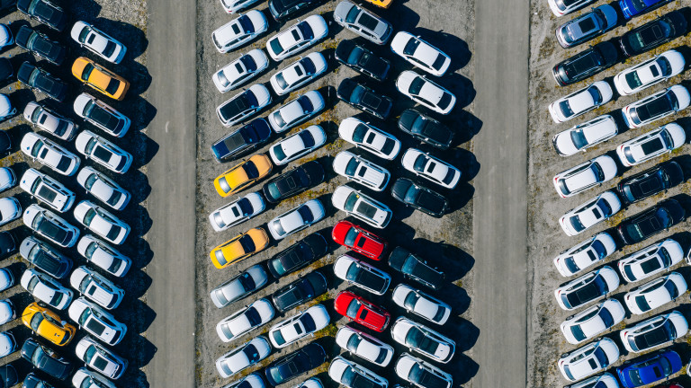 Колите втора ръка от Азия - бизнес за милиарди в капана на войната