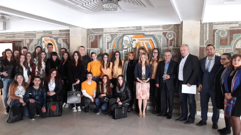 Евродепутатът Уручев стимулира млади предприемачи