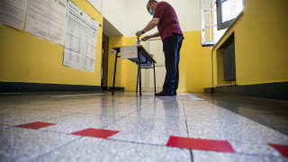 Италианците гласуват броя на депутатите и избират местна власт 