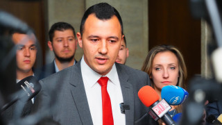 Двама човека през медиите определяха накъде отива правителството Това коментира