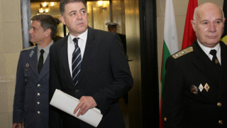 Българите виждат заплаха в бежанския поток, Путин се прицели в България, на Марс има течаща вода...