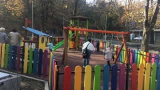 Отрова на детска площадка хвърли в паника родители от Сливен