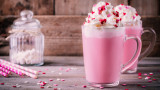 Розов парещ шоколад, цвекло, канела и останалите съставки в рецептата за топлата напитка 