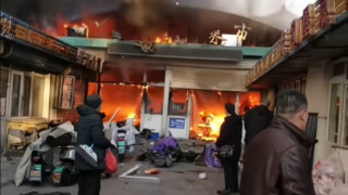Най малко 28 души са загинали при пожар във фабрика за
