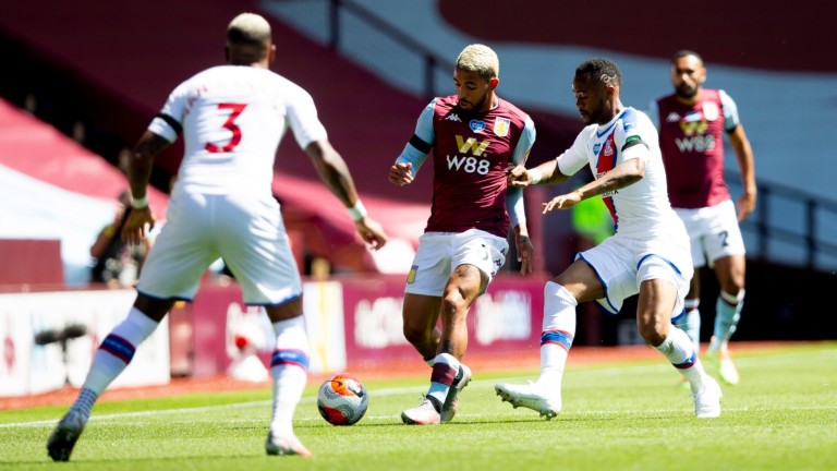 Астън Вила постигна първа победа от януари насам и отново