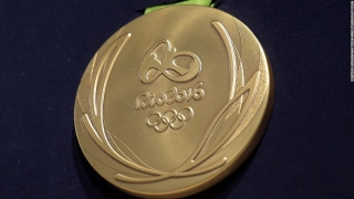 Сребърна медалистка от Олимпийски игри продаде медал, който трябва да върне...