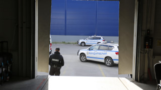 Около половината машини за гласуване извън страната вече са готови