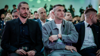Вратарят на Фейенорд Пламен Андреев говори след церемонията Футболист