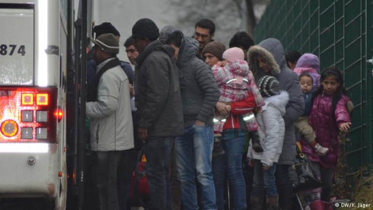 Германия има проблем. Бежанците изведнъж станаха невидими. Но какво се