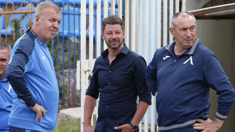 Мажоритарният собственик на Левски Наско Сираков бе плътно до отбора