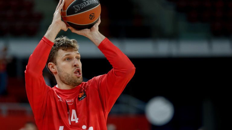 Александър Везенков и Олимпиакос пречупиха Апоел Тел Авив насред София!