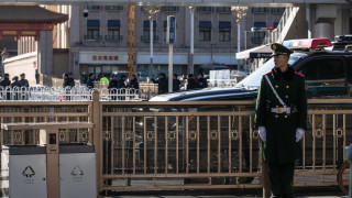 Лидерът на Северна Корея Ким Чен Ун тръгна с влак