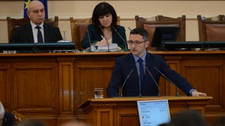 Депутатите от БСП настояват премиерът Бойко Борисов да дойде в
