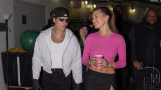 Хейли Бийбър обещава Хейли Бийбър изпълнява Години след като