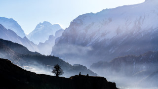 Министърът на туризма в Непал и още шест души бяха