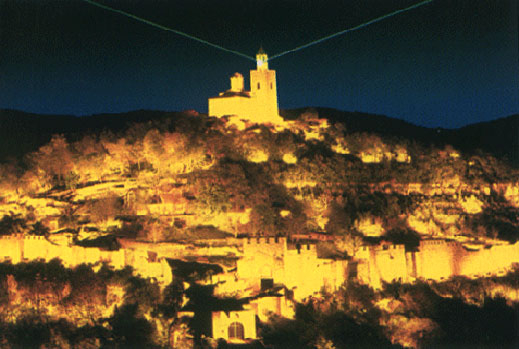 Модерен подземен паркинг за коли строят във Велико Търново