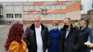 Образованието прави младите хора не само по конкурентни на пазара на