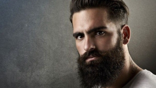 Мъжете пускат бради, за да се надцакват 