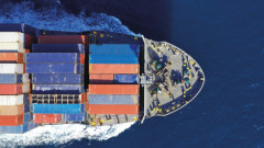 Кризата в Червено море удължава траекторията на корабите и вдига цените за превоз между Европа и Азия