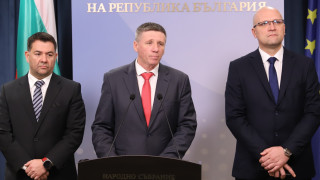 Изключените от Възраждане трима депутати и четиримата общински съветници учредиха