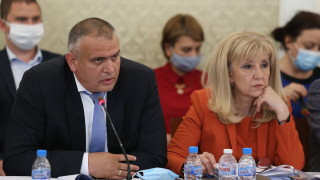 Цирк в Комисията на Мая Манолова за ревизия на дружествата
