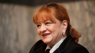 Легендарната естрадна певица Богдана Карадочева още веднъж засвидетелства своята любов