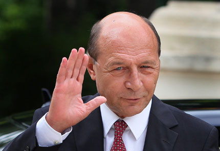 Траян Бъсеску отнесе глоба за дискриминация