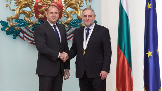 Президентът Румен Радев удостои с орден Мадарски конник първа степен