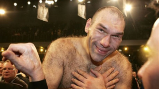 Валуев дава предимство на Кличко срещу Пулев