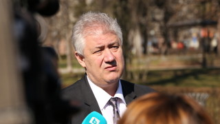 По-добре отворени на 50% заведения, отколкото никакви мерки да не се спазват, според Балтов