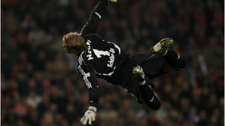 Шалке е готов да преговаря с Байерн за Нойер