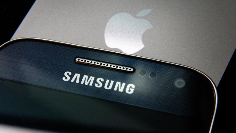 Samsung пак изпревари Apple при смартфоните в САЩ