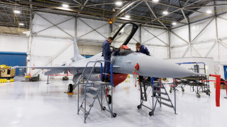 България получи първия самолет F 16 Block 70 в производствената база