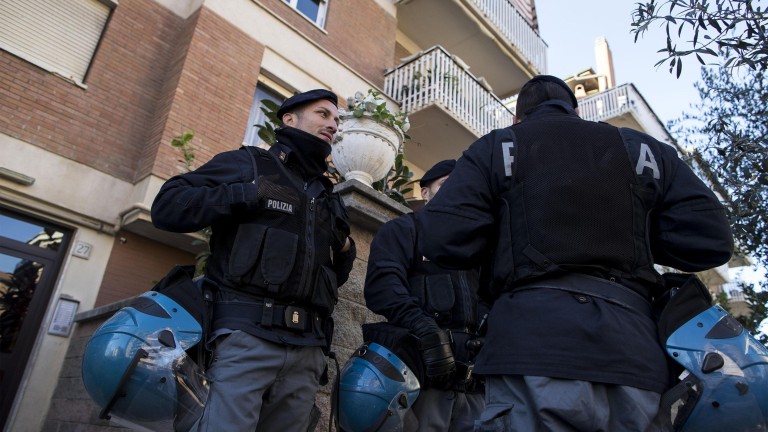 Бомба рани четирима души в Торино
