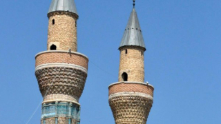 15 загиват при срутване на таван на джамия