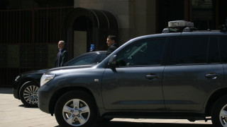 Петима водачи на специализирани автомобили на Европейския парламент ще се