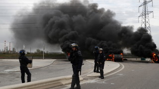 Десетки бяха ранени в събота когато френските сили за сигурност
