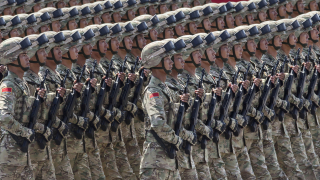 Китай с най-ниския ръст на военния бюджет от 5 години насам
