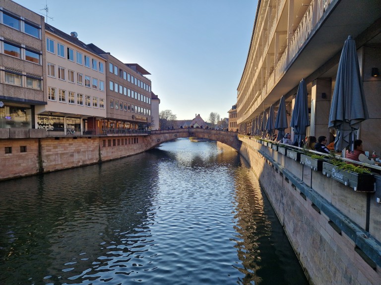 Един от многото канали на града