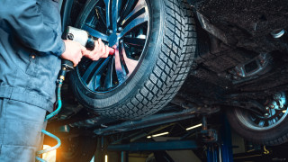 Електромобилният производител Tesla заема последното място в класацията за дългосрочна