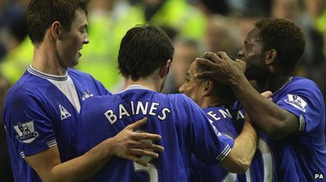 Байерн оглежда английски национал