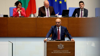 След като приеха окончателно промените в Конституцията народните представители продължиха