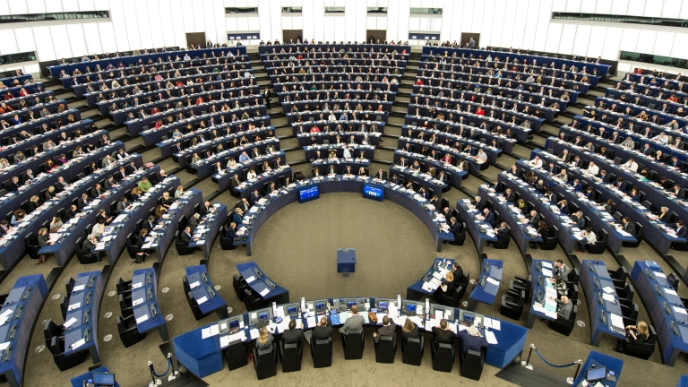 Смесени реакции в Европарламента на бялата книга на Юнкер