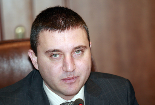 Горанов се прицели в заплатите на депутатите, премиера и президента