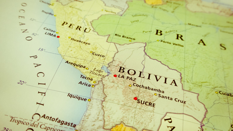 Боливийски военен самолет се разби, шестима загинаха 